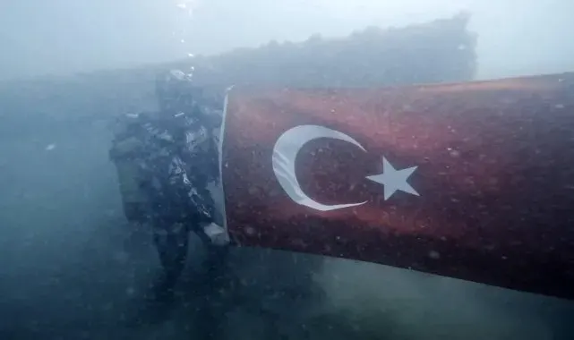 Jandarmanın 185'inci kuruluş yıl dönümünü gemi enkazına dalarak kutladılar
