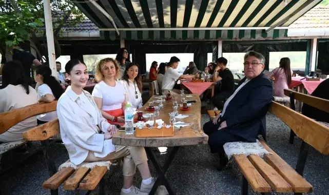 Rektör Özölçer Uluslararası Öğrencilerle bir araya geldi