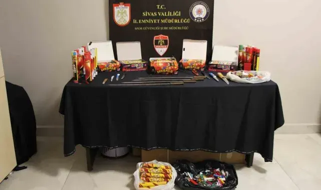 Maç öncesi taraftarların üzerlerinden çıkanlar hayrete düşürdü