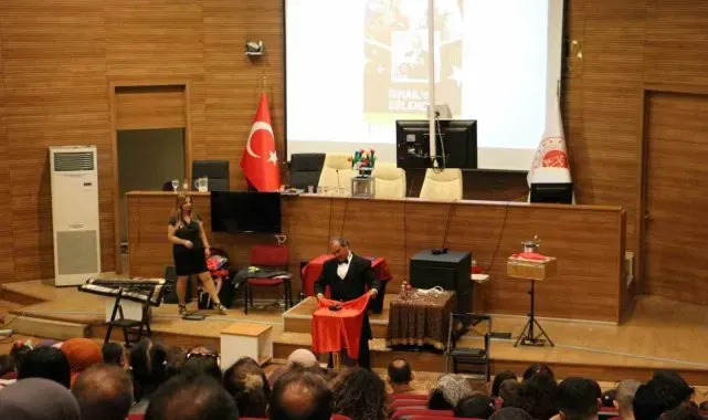 Adliye personeli ve çocuklarına ilizyon gösterisi düzenlendi