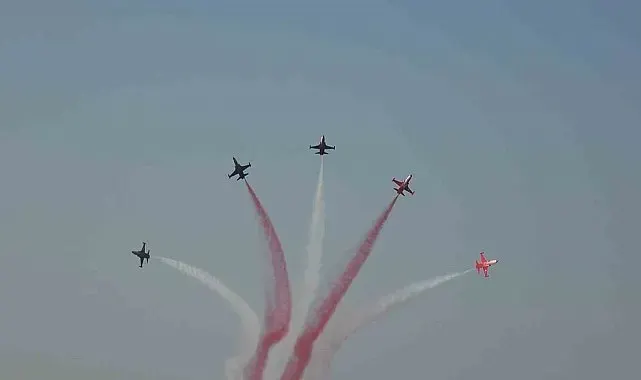 Türk Yıldızları'ndan Yalova semalarında nefes kesen gösteri