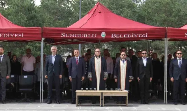 Sungurlu MYO'da mezuniyet coşkusu