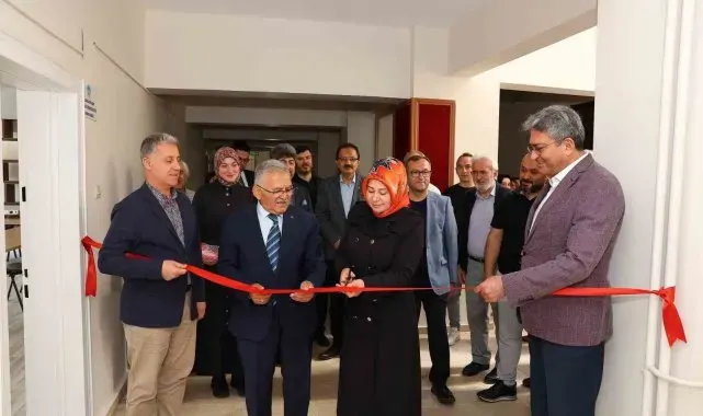 Başkan Büyükkılıç üniversiteli gençlerle bir araya geldi