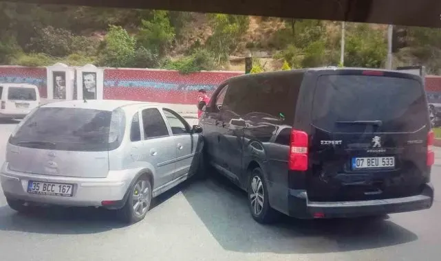 Kırmızı ışık ihlali kaza yaptırdı: 1 yaralı