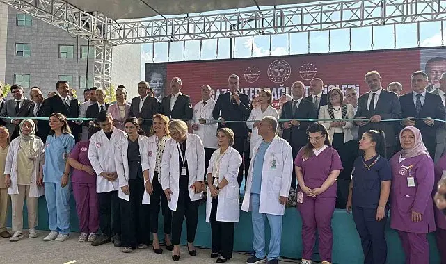 Bakan Memişoğlu: "Hastanelerimizin yüzde 80'ini yeniledik, yatak kapasitesini 271 binin üzerine çıkardık"