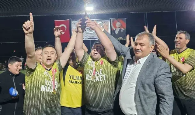 Beyağaç'ta şampiyonlar kupalarına kavuştu