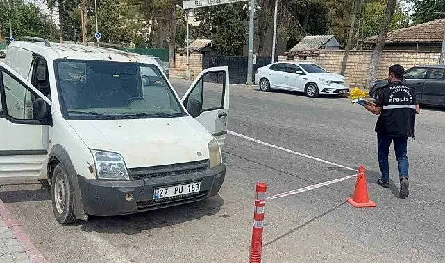 Araç içerisinde silahlı saldırıya uğrayan şahıs ağır yaralandı