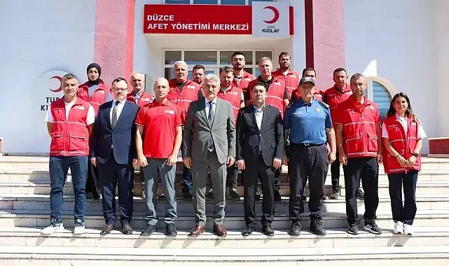 Vali Makas Kızılay afet merkezine inceledi