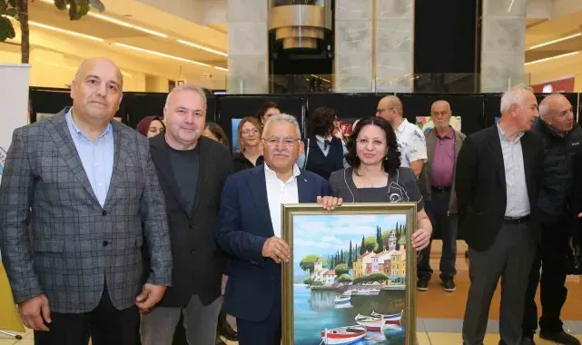 Başkan Büyükkılıç, 'Sağlık hayattır, sanat hayattır' sergisini gezdi