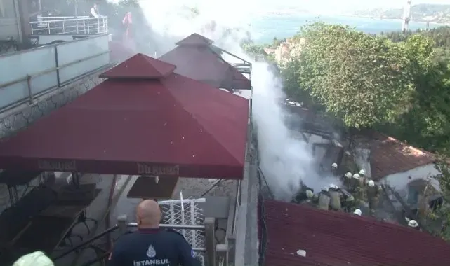 Üsküdar'da sobadan çıkan yangında gecekondu küle döndü