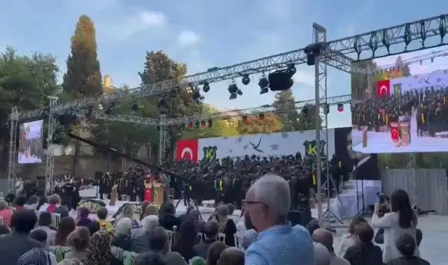 Kadıköy'de öğrencilerden okul müdürüne tepki