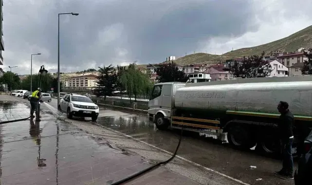 Bayburt Belediyesinin temizlik paylaşımına vatandaş yorumu: "Harcanan su israfını Allah affetsin"