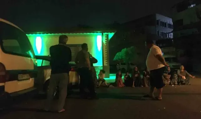Telefon başlayan tartışma sokakta bıçaklı kavgaya dönüştü: 4 yaralı