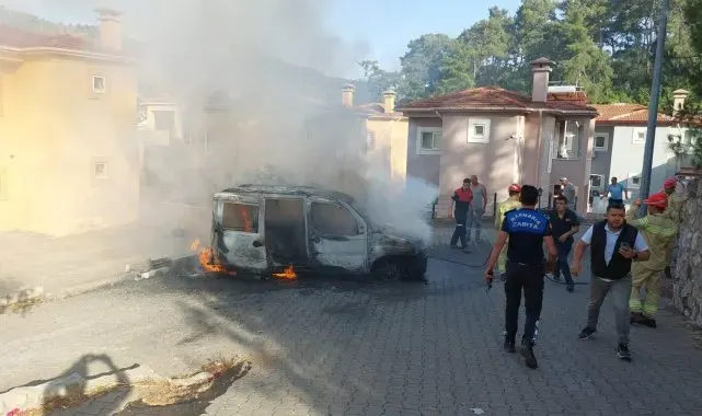 Marmaris'te bir şahıs kendi araçlarını ve evini ateşe verdi