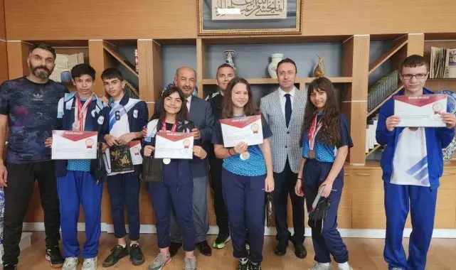 Müdür Başyiğit, Okul Sporlarında derece elde eden özel eğitim öğrencilerini kabul etti
