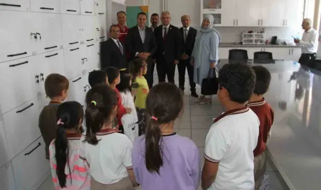 Beyşehir'de ihtiyaç sahibi öğrencilere kıyafet yardımı