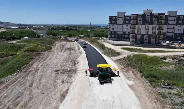 Asfalt serim çalışmaları hızla devam ediyor