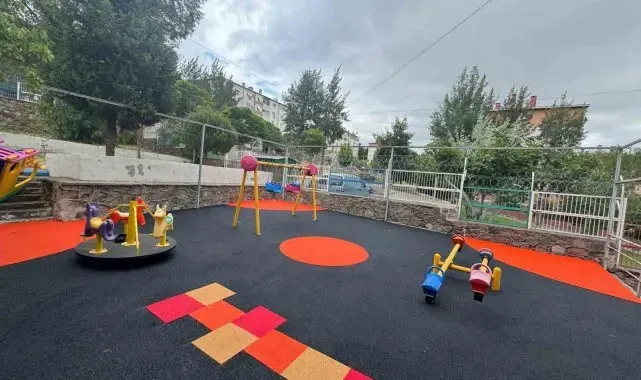 Çocuk parkları ve tartan pistler onarılıyor