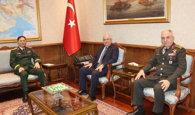Milli Savunma Bakanı Güler, Vietnam Genelkurmay Başkan Yardımcısı Son'u kabul etti