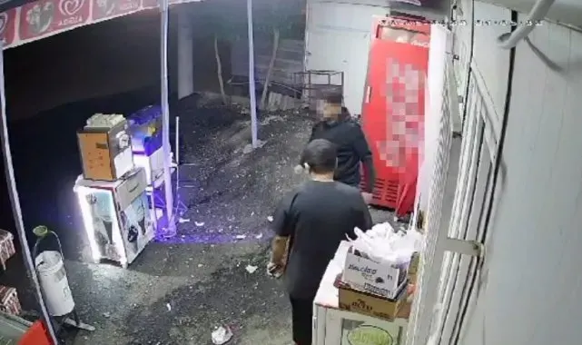 Mardin'de 2 kişi sokak ortasında bıçaklandı, saldırı anı kameraya yansıdı