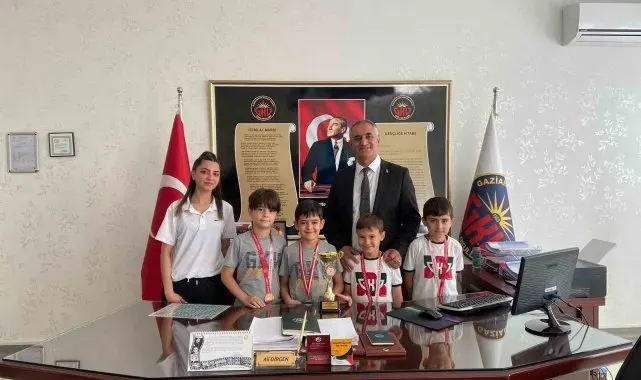 GKV'li minik kulaçlardan yüzme başarısı