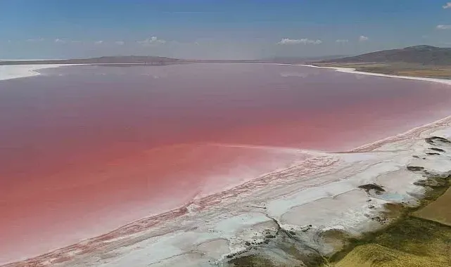 Tuz Gölü pembe bir masala dönüştü