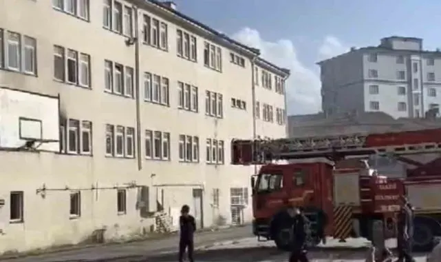 Elazığ'da metruk binada yangını