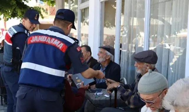 Jandarma Komutanlığından vatandaşlara broşür dağıtımı yapıldı