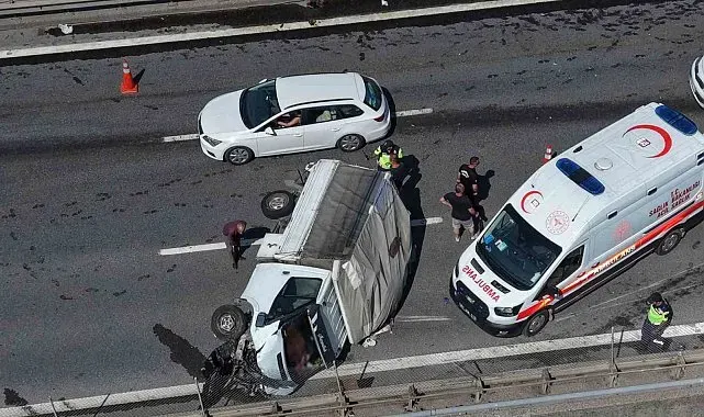 2 tır ve 1 kamyonetin karıştığı kazada 1 kişi yaralandı