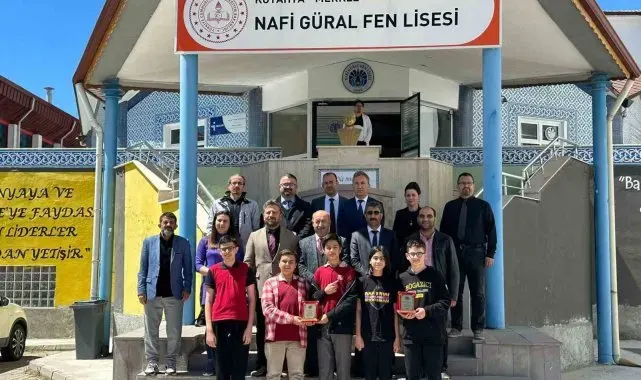Kütahya'da "KÜMATFEN" sınavında derece elde eden öğrenciler ödüllendirildi