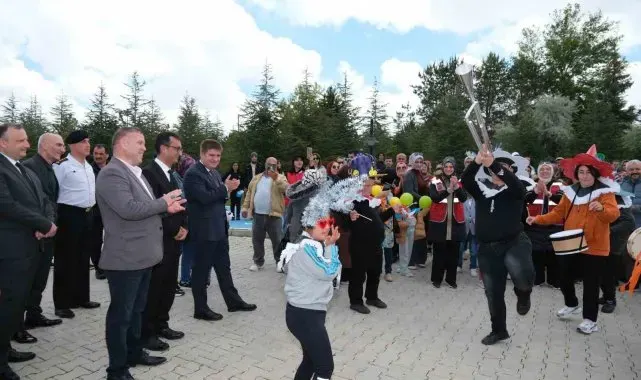 Özel öğrenciler şenlikte gönüllerince eğlendi