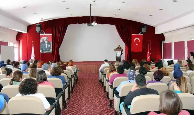 Denizli'de Hemşirelerimiz Geleceğimiz paneli düzenlendi