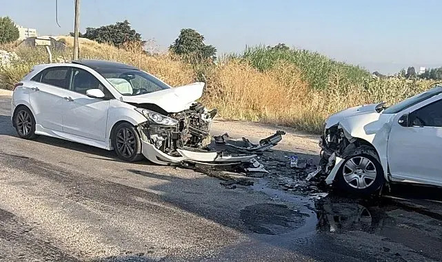 Eskişehir'de 2 araç kafa kafaya çarpıştı