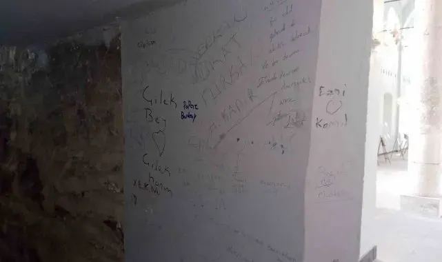 Sivrihisar'ın asırlara meydan okuyan tarihi kilisesi vandalların hedefi oldu