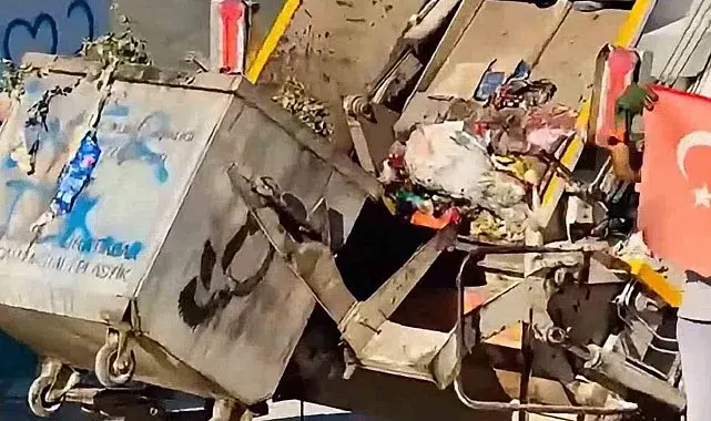 Şanlıurfa'da temizlik personelinin bayrak hassasiyeti takdir topladı