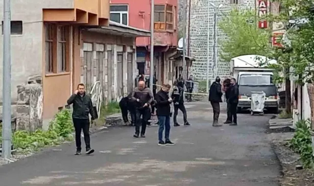 Kars'ta şüpheli valiz patlatıldı