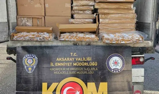 Aksaray'da tırın dorsesinde 800 bin adet dolu makaron ele geçirildi