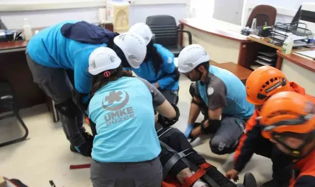 Depremde ilk olarak çök kapan tutun uygulandı