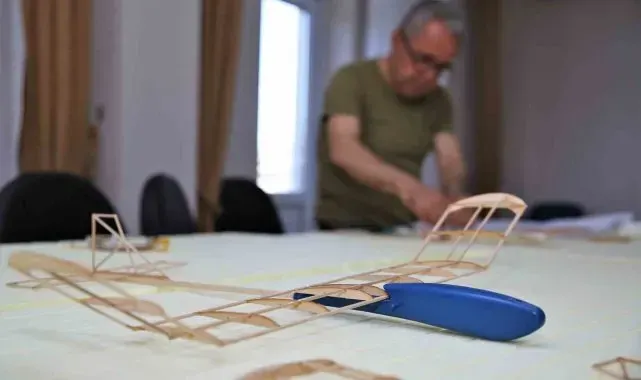 Keçiören'de huzurevi sakinleri model uçak yapımı eğitimi aldı