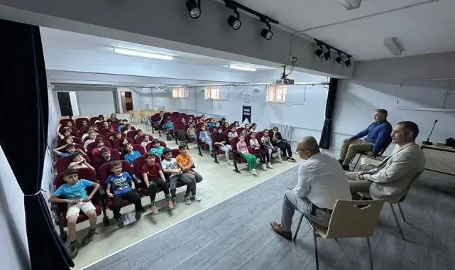 İlkokul öğrencileri hem zeytinin önemini anladı hem fidan dikti
