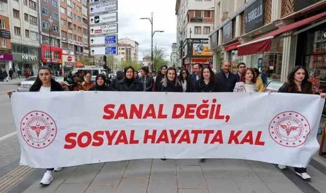 Dijital bağımlılığa dikkat çekmek için yürüdüler