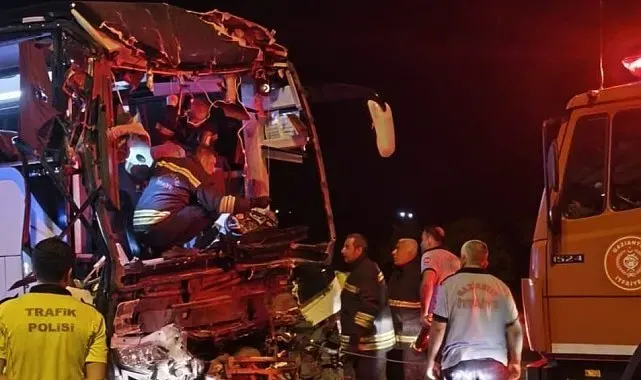 Gaziantep'te yolcu otobüsü tırla çarpıştı: 2 ölü, 22 yaralı