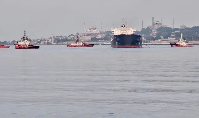 İstanbul Boğazı'nda gemi trafiği çift yönlü ve geçici olarak askıya alındı