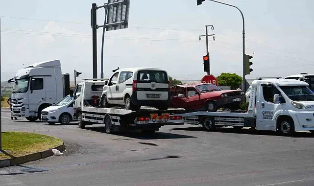 Niğde-Bor yolunda iki araç çarpıştı: 3 yaralı