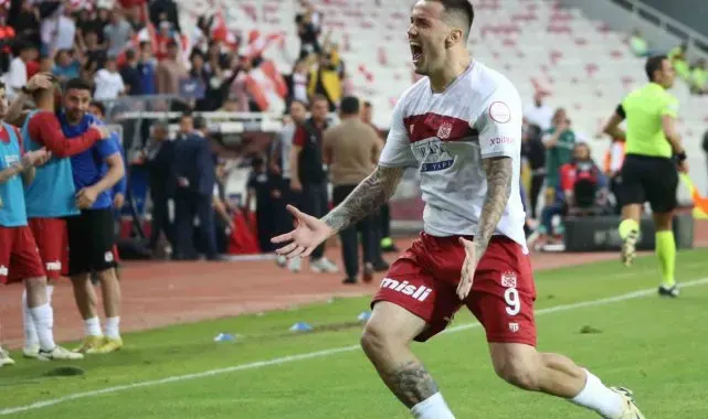 Sivassporlu Rey Manaj gol sayısını 22'ye yükseltti