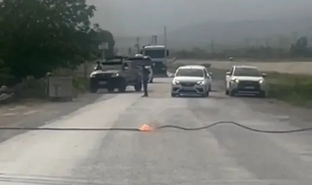 Tokat'ta elektrik kablosu patladı, yol trafiğe kapatıldı