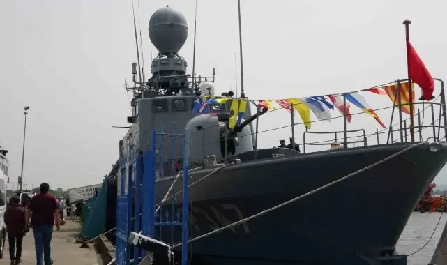 Meraklı minikler TCG Fırtına Hücumbotu'na hayran kaldı