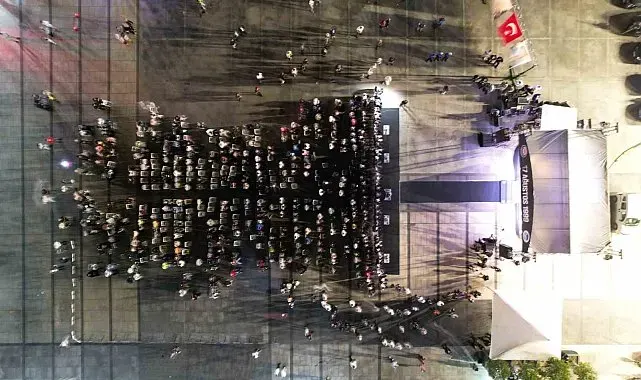 27 yıl önce depremde hayatını kaybedenler Sakarya'da anıldı