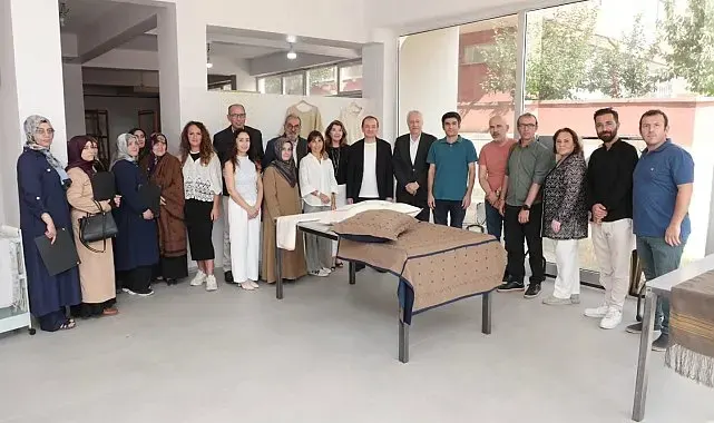 Bayburt'ta ehram dokuma eğitimini tamamlayan 20 kadın sertifikalarını aldı