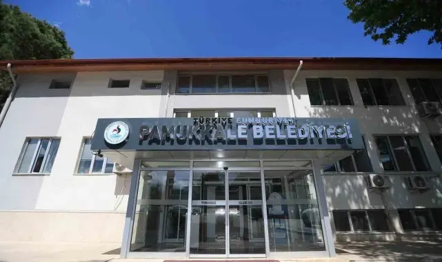 Pamukkale Belediyesi tabelasına Türkiye Cumhuriyeti ibaresi eklendi